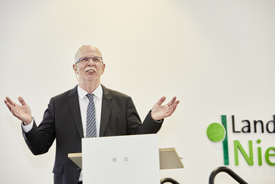 Kammerpr&auml;sident Gerhard Schwetje spricht w&auml;hrend des Festakts zum 125-j&auml;hrigen Bestehen der Landwirtschaftskammer Niedersachsen am 21.05.2024 in Hannover-Ahlem.