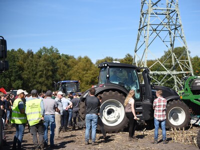 Bei der Maschinenvorf&uuml;hrung &bdquo;Von der Aussaat bis zur Ernte &ndash; Techniken rund um den Maisanbau&ldquo; in Gyhum waren am 7. September 2023 insgesamt 60 Ger&auml;te und Maschinen im praktischen Einsatz zu erleben.