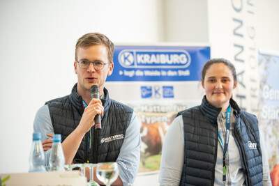 Dr. Harm B&ouml;ckmann (Masterrind) und Sophia Krone (Raiffeisen Viehverbund) zeigten auf, wie der Viehhandel auf Marktentwicklungen reagiert