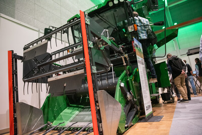 Parzellenmähdrescher - © Christopher Hanraets Parzellenmähdrescher