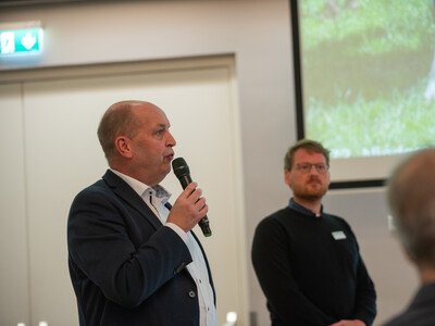 LWK-Vizepräsident und Dr. Tammo Peters, Leiter des Fachbereichs Grünland und Futterbau bei der LWK.