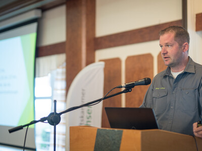 Energiewirt Milan Lohse während der 15. Biogastagung der Landwirtschaftskammer Niedersachsen am 28.02.2024 in Verden. - © Wolfgang Ehrecke Energiewirt Milan Lohse während der 15. Biogastagung der Landwirtschaftskammer Niedersachsen am 28.02.2024 in Verden.