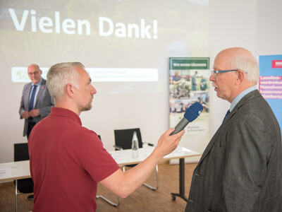 Pressekonferenz der Landesvertretung der Handwerkskammern Niedersachsen e.V. (LHN) und der Landwirtschaftskammer Niedersachsen (LWK) am 24.06.2024 in Hannover-Ahlem zu gemeinsamen Handlungsempfehlungen zur St&auml;rkung des l&auml;ndlichen Raumes.