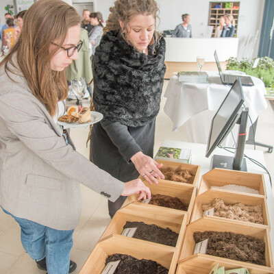 Abschlussveranstaltung für das Projekt 'TerZ - Einsatz torfreduzierter Substrate im Zierpflanzenbau' am 23.03.2023 in Hannover-Ahlem.