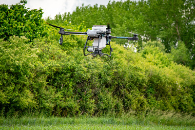 D&uuml;ngemittel aus der Luft: Drohne mit 25 KG Nutzlast (Kopterzentrale) beim Fach-Event &bdquo;Zwischen Acker und App &ndash; Digitalisierung Ihres Pflanzenbaus&ldquo;.