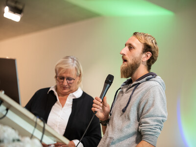 Landwirt J&ouml;rn Andresen sprach &uuml;ber seine Erfahrungen als sein Betrieb von der Avi&auml;ren Influenza betroffen war