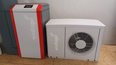 Zwei Systeme im Zusammenspiel, die W&auml;rmepumpe sorgt f&uuml;r einen komfortableren Betrieb des Scheitholzkessel umgekehrt deckt dieser Spitzenlasten ab.