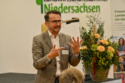 Kommunikationsexperte Jakob Lipp auf der Fachtagung 'Frauen in der Landwirtschaft - Mut tut gut!'
