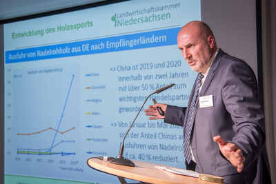 Pr&auml;vention sei die entscheidende Stellschraube, damit die W&auml;lder Niedersachsens widerstandsf&auml;higer gegen die Folgen des Klimawandels w&uuml;rden, sagte LWK-Gesch&auml;ftsbereichsleiter Rudolf Alteheld auf dem Parlamentarischen Abend in Hannover.