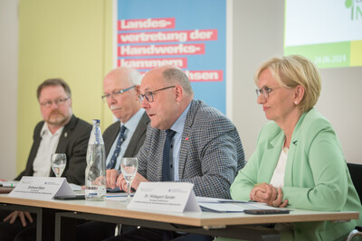 Pressekonferenz der Landesvertretung der Handwerkskammern Niedersachsen e.V. (LHN) und der Landwirtschaftskammer Niedersachsen (LWK) am 24.06.2024 in Hannover-Ahlem zu gemeinsamen Handlungsempfehlungen zur St&auml;rkung des l&auml;ndlichen Raumes.