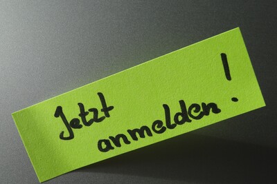 Jetzt anmelden vor grauem Hintergrund - © Lilly Kicker /media/media/7F0C655D-EDB4-C57C-878D58B7F6240903.JPG