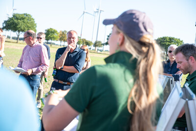 Gerald Burgdorf und Caroline Benecke erl&auml;uterten die ersten Ergebnisse aus Schw&uuml;blingsen aus pflanzenbaulicher Sicht