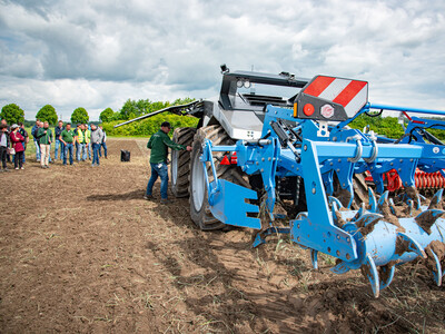 Autonome Kombination von Krone und Lemken beim Fach-Event &bdquo;Zwischen Acker und App &ndash; Digitalisierung Ihres Pflanzenbaus&ldquo; auf der Dom&auml;ne Schickelsheim (K&ouml;nigslutter/Kreis Helmstedt).