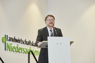 Kammerdirektor Dr. Bernd von Garmissen w&auml;hrend des Festakts zum 125-j&auml;hrigen Bestehen der Landwirtschaftskammer Niedersachsen am 21.05.2024 in Hannover-Ahlem.