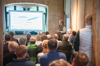 Workshop zu digitaler D&uuml;ngung beim Fach-Event &bdquo;Zwischen Acker und App &ndash; Digitalisierung Ihres Pflanzenbaus&ldquo; auf der Dom&auml;ne Schickelsheim (K&ouml;nigslutter/Kreis Helmstedt).