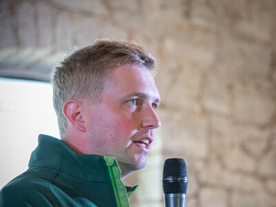 Jobst G&ouml;deke, Leiter des PraxisLabors Digitaler Ackerbau, beim Fach-Event &bdquo;Zwischen Acker und App &ndash; Digitalisierung Ihres Pflanzenbaus&ldquo; auf der Dom&auml;ne Schickelsheim (K&ouml;nigslutter/Kreis Helmstedt).