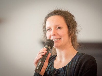 Friederike Gerken, künftige Leiterin der Bezirksstelle Oldenburg-Süd, während der Abschiedsfeier für Dr. Günter Kuhnt, Leiter der Bezirksstelle Oldenburg-Süd.