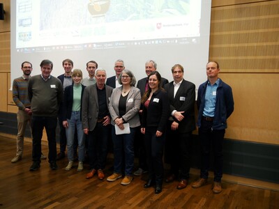 Referent*innen und Teilnehmer*innen der Podiumsdiskussion auf der Veranstaltung 'Landwirtschaft und Wasserschutz' am 13.03.2024 in Hannover