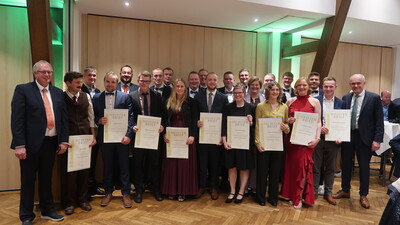 &Uuml;berreichung der Urkunden an die Meister*innen der Landwirtschaft