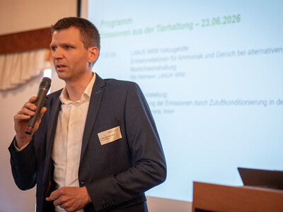 LUFA-Nord-West-Gesch&auml;ftsf&uuml;hrer Dr. Marc-Alexander Lieboldt w&auml;hren der Tagung 'Emissionen aus der Tierhaltung' am 23.06.2026 in Verden.