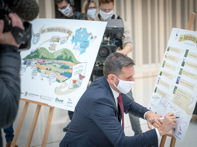 Pressekonferenz der Allianzpartner der Vereinbarung Der Nieders&auml;chsische Weg in Hannover: Am 29.10.2020 wurden die ausgehandelten Eckpfeiler f&uuml;r mehr Natur- und Artenschutz vorgestellt und diese erneut mit einer Unterschrift bekr&auml;ftigt.