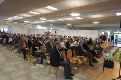 Zuhörer - © Alexandra Koch /media/media/FFC22DC5-0093-DE22-A1CF642B66FCAE57.JPG