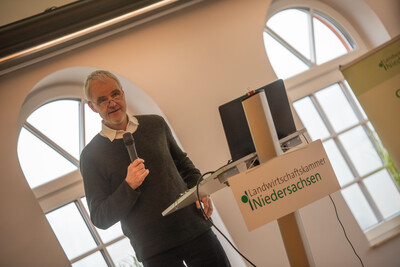 Prof. Dr. Johannes Isselstein von Uni Göttingen sprach über wissenschaftliche Erkenntnisse bei der Grünlandnutzung.