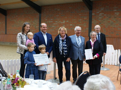 Verleihung des Staatsehrenpreises an den Betrieb Brüning, Ochtmannien - © LWK Niedersachsen Verleihung des Staatsehrenpreises an den Betrieb Brüning, Ochtmannien