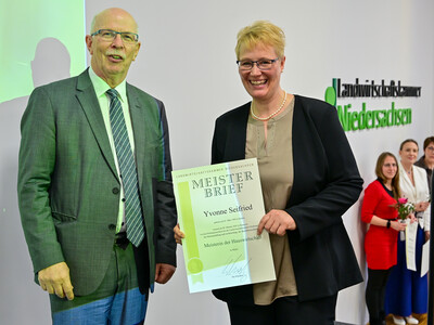 &Uuml;bergabe Meisterbriefe Hauswirtschaft 2025 in Hannover