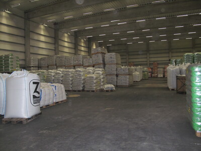 Saatgut steht bereit im Lager