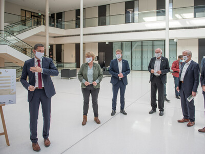 Pressekonferenz der Allianzpartner der Vereinbarung Der Niedersächsische Weg in Hannover: Am 29.10.2020 wurden die ausgehandelten Eckpfeiler für mehr Natur- und Artenschutz vorgestellt und diese erneut mit einer Unterschrift bekräftigt. - © Wolfgang Ehrecke Pressekonferenz der Allianzpartner der Vereinbarung Der Niedersächsische Weg in Hannover: Am 29.10.2020 wurden die ausgehandelten Eckpfeiler für mehr Natur- und Artenschutz vorgestellt und diese erneut mit einer Unterschrift bekräftigt.