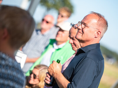 Matthias Miersch besuchte anlässlich seiner Sommertour den Sickerwasserversuch in Schwüblingsen