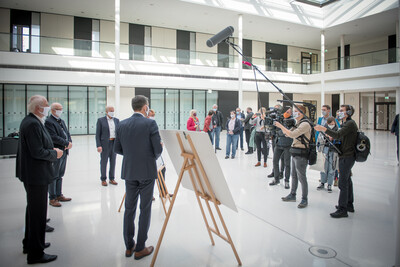 Pressekonferenz der Allianzpartner der Vereinbarung Der Niedersächsische Weg in Hannover: Am 29.10.2020 wurden die ausgehandelten Eckpfeiler für mehr Natur- und Artenschutz vorgestellt und diese erneut mit einer Unterschrift bekräftigt. - © Wolfgang Ehrecke Pressekonferenz der Allianzpartner der Vereinbarung Der Niedersächsische Weg in Hannover: Am 29.10.2020 wurden die ausgehandelten Eckpfeiler für mehr Natur- und Artenschutz vorgestellt und diese erneut mit einer Unterschrift bekräftigt.