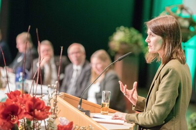 Die Landwirtschaftskammer sei eine verlässliche Partnerin, den Wandel in der Landwirtschaft im Austausch mit der Politik zu gestalten, sagte Niedersachsens Agrarministerin Miriam Staudte. Sie bedankte sich für die verlässliche, stabile Zusammenarbeit.