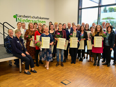 20 Hauswirtschaftsmeisterinnen und 1 -meister haben am 30.10.2025 in Hannover ihre Meisterbriefe erhalten.