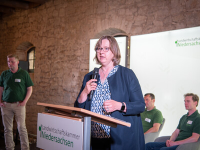 Fach-Event &bdquo;Zwischen Acker und App &ndash; Digitalisierung Ihres Pflanzenbaus&ldquo; auf der Dom&auml;ne Schickelsheim (K&ouml;nigslutter/Kreis Helmstedt).