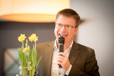 Geschäftsbereichsleiter Stefan Ortmann während der Abschiedsfeier für Dr. Günter Kuhnt, Leiter der Bezirksstelle Oldenburg-Süd.