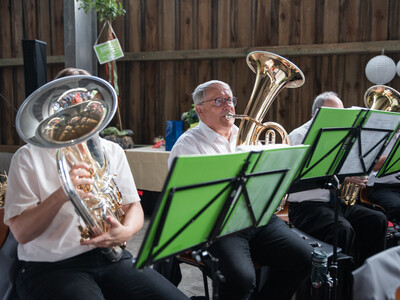 Der Feuerwehrmusikzug Artlenburg untermalte die Jubil&auml;umsfeier musikalisch.