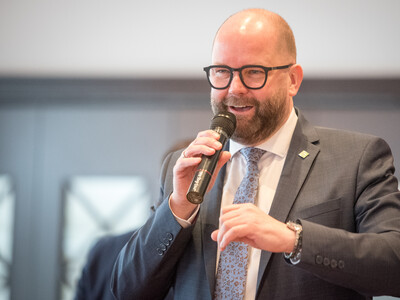 Johann Wimberg, Landrat des Kreises Cloppenburg, während der Abschiedsfeier für Dr. Günter Kuhnt, Leiter der Bezirksstelle Oldenburg-Süd.