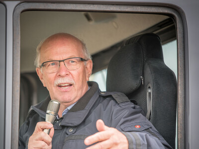Mit ultraflacher Bodenbearbeitung k&ouml;nne das Saatbett f&uuml;r die folgende Kultur besonders wassersparend, bodenschonend und wirtschaftlich hergestellt werden, hob Kammerpr&auml;sident Gerhard Schwetje hervor.