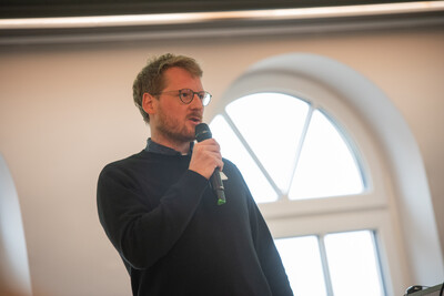 Dr. Tammo Peters, Leiter des Fachbereichs Grünland und Futterbau bei der LWK, begrüßte die Gäste des Grünlandtags.