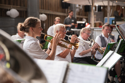Der Feuerwehrmusikzug Artlenburg untermalte die Jubil&auml;umsfeier musikalisch.