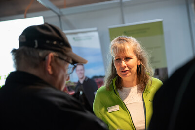 Tomma Dier&szlig;en am Stand der Landwirtschaftskammer auf der Landwirtschaftsmesse Ostfriesland 2025 in Aurich