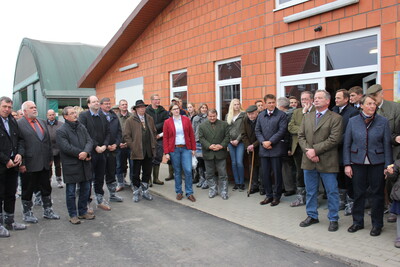 Zahlreiche Gäste nahmen an der Veranstaltung auf dem Betrieb teil - © Dr. Groenewold, Fb 3.5 - © Dr. Jakob Groenewold Zahlreiche Gäste nahmen an der Veranstaltung auf dem Betrieb teil