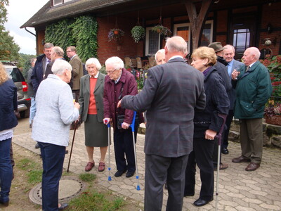 Die ganze Familie Rehse freute sich über den Besuch und die Auszeichnung - © Klaus Gerdes Die ganze Familie Rehse freute sich über den Besuch und die Auszeichnung