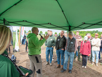 Fach-Event &bdquo;Zwischen Acker und App &ndash; Digitalisierung Ihres Pflanzenbaus&ldquo; auf der Dom&auml;ne Schickelsheim (K&ouml;nigslutter/Kreis Helmstedt).