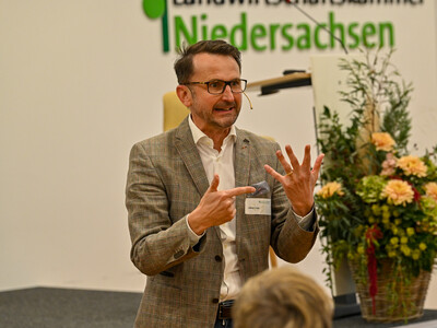 Kommunikationsexperte Jakob Lipp auf der Fachtagung 'Frauen in der Landwirtschaft - Mut tut gut!'