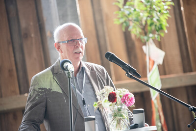 Gerhard Schwetje bei der Begr&uuml;&szlig;ungsrede zur 100-Jahr-Feier im LBZ Echem