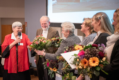 Ehrung der Mitarbeiterinnen des Gartenbauunternehmens Friedhelm Leuchtenberger beim Gesellschaftsabend der Landwirtschaftskammer Niedersachsen am 19.11.2025 in Oldenburg.