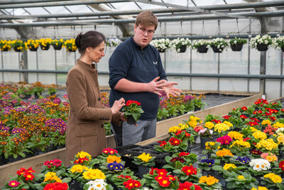 Ministerin Staudte besucht Gartenbaubetrieb in Norden, Werkerausbildung, Inklusion